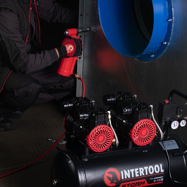 Пистолет заклепочный пневматический в чемодане с аксессуарами INTERTOOL PT-1304