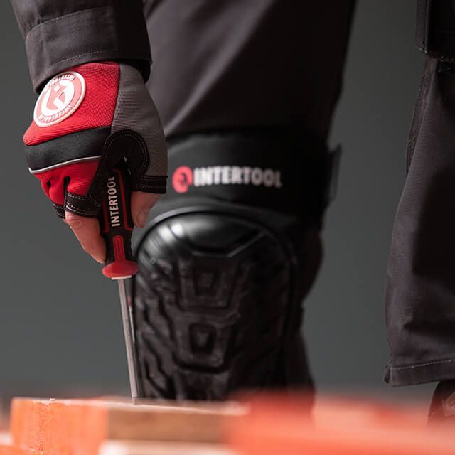 Наколенники защитные, противоскользящие накладки из ПВХ, ткань 600D, гелевые подушки, неопреновые ремни INTERTOOL SP-0054