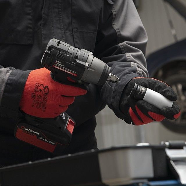 Перчатка трикотажная красная, покрыта черным пористым нитрилом на ладони, 10" INTERTOOL SP-0127