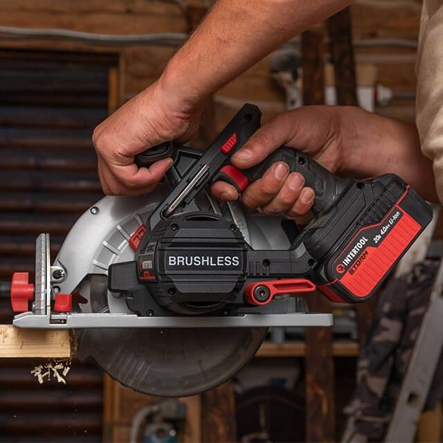 Пила дисковая аккумуляторная с бесщеточным двигателем 20 В, 4500 об/мин, угол 90°/45°, глубина распила 62/45 мм, диск 190*20 мм, без ЗУ и АКБ INTERTOOL WT-0371