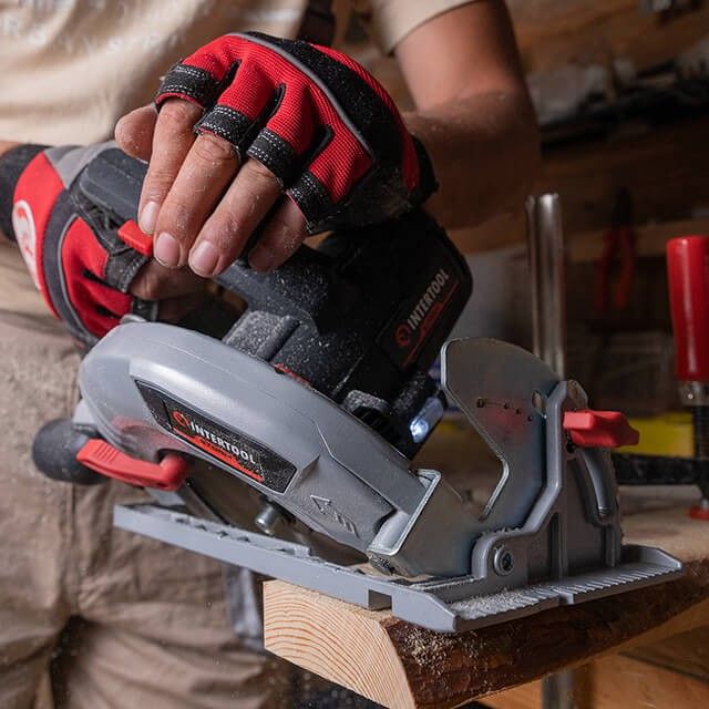 Пила дисковая аккумуляторная с бесщеточным двигателем 20 В, 4500 об/мин, угол 90°/45°, глубина распила 62/45 мм, диск 190*20 мм, без ЗУ и АКБ INTERTOOL WT-0371