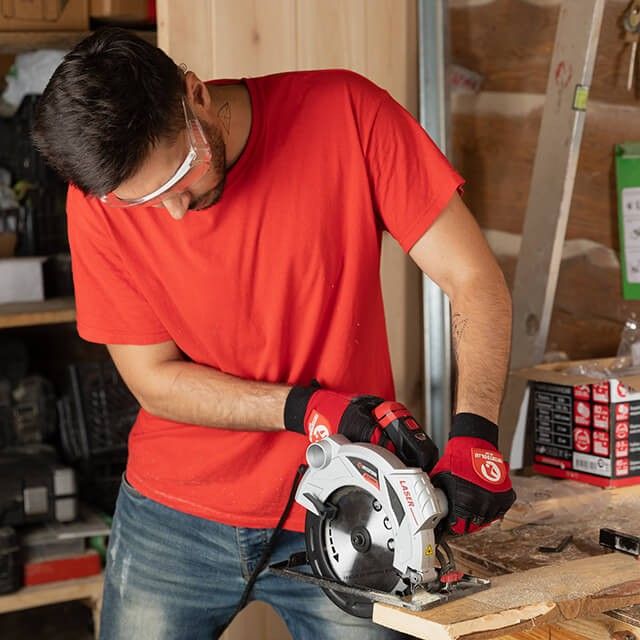 Пила дисковая 2000 Вт, 5000 об/мин, угол 90-45, глубина распила 85-56 мм, диск 235*30 мм, 40 зубов, лазер, плавный пуск INTERTOOL WT-0623