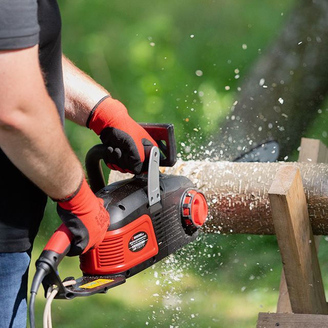 Пила цепная электрическая 2400 Вт, шина 40 см, плавный пуск, SDS-система натяжки цепи, прямой двигатель. INTERTOOL WT-0625