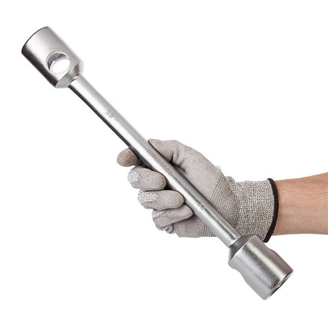 Ключ баллонный I-образный 32х33 мм INTERTOOL XT-4204