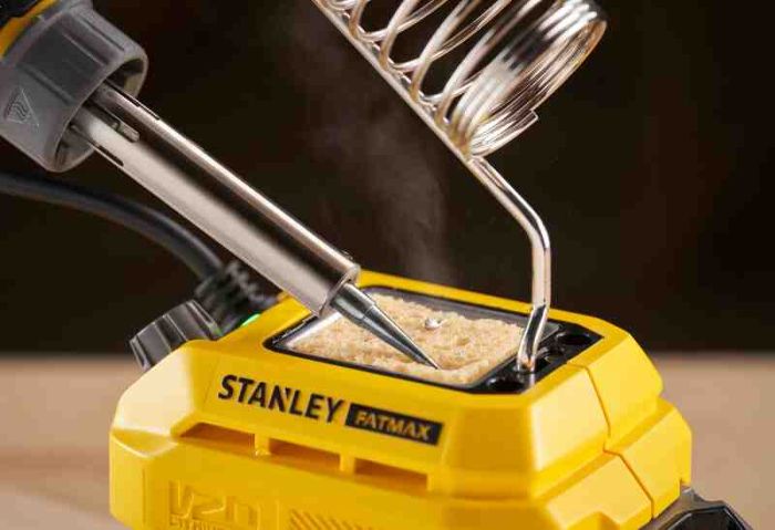 Паяльник акумуляторний STANLEY FATMAX SFMCE040B
