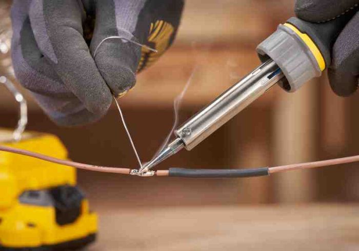 Паяльник акумуляторний STANLEY FATMAX SFMCE040B