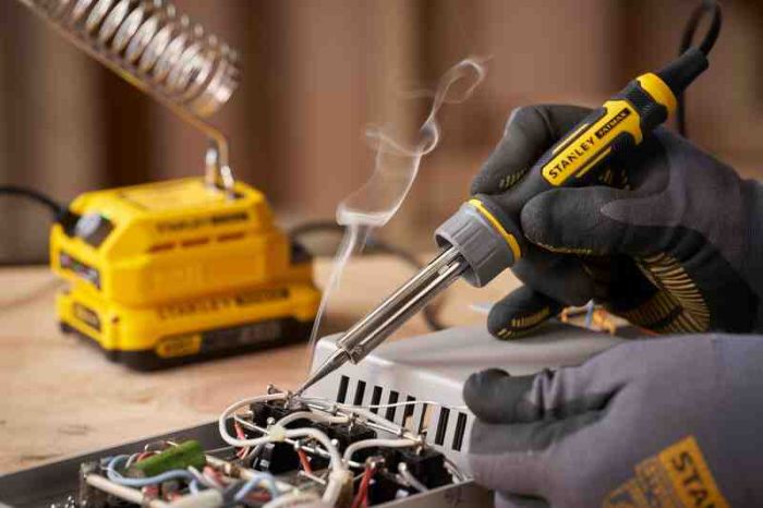 Паяльник акумуляторний STANLEY FATMAX SFMCE040B