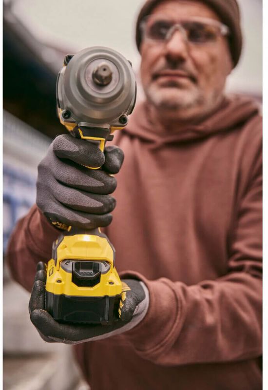 Гайковерт ударний акумуляторний STANLEY FATMAX SFMCF940M1