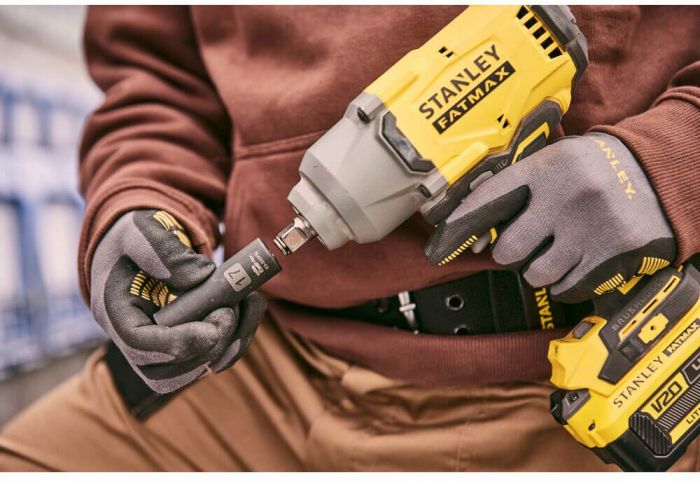 Гайковерт ударний акумуляторний STANLEY FATMAX SFMCF940M1