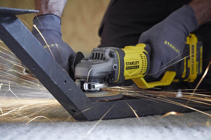 Шліфмашина кутова акумуляторна - болгарка акумуляторна STANLEY FATMAX SFMCG400B