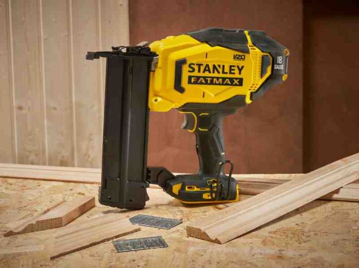 Пістолет цвяхозабивний акумуляторний STANLEY FATMAX SFMCN618B