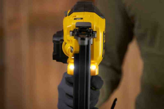 Пістолет цвяхозабивний акумуляторний STANLEY FATMAX SFMCN618B