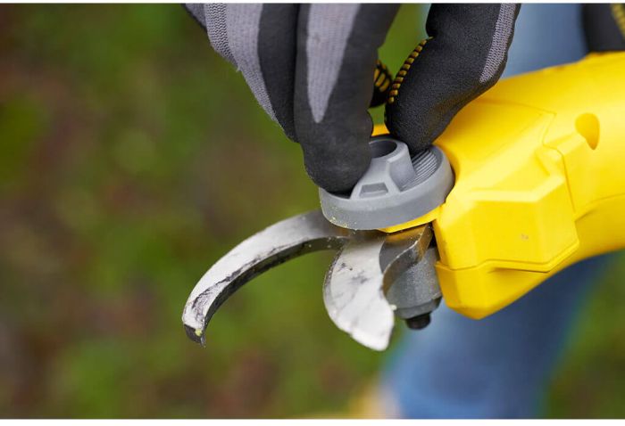 Ножиці садові - секатор акумуляторний STANLEY FATMAX SFMCPP32M1