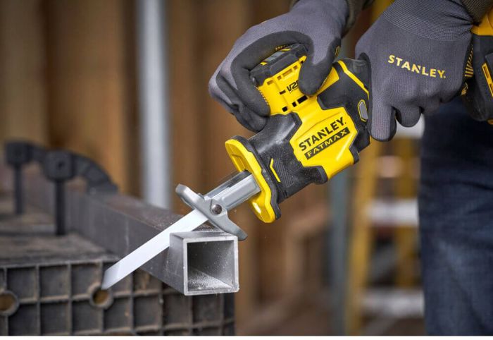 Пила шабельна акумуляторна STANLEY FATMAX SFMCS305B