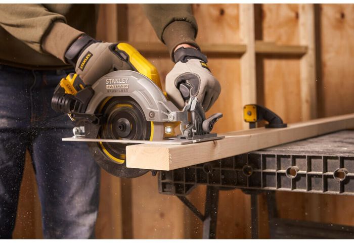 Пила циркулярна акумуляторна STANLEY FATMAX SFMCS550M2K