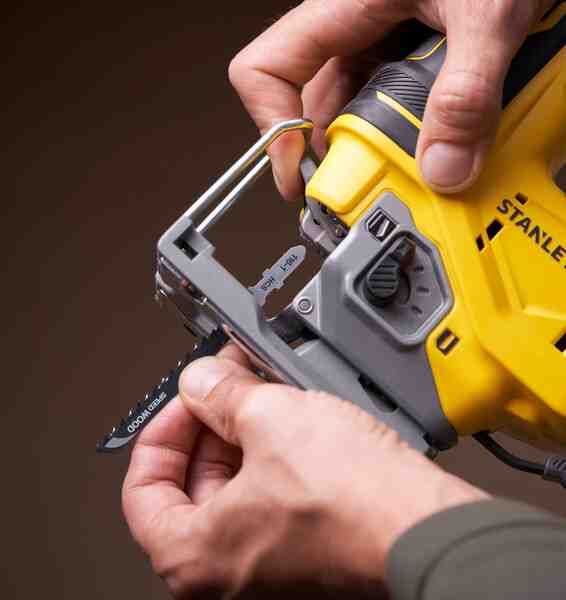 Пила лобзикова акумуляторна STANLEY FATMAX SFMCS650B