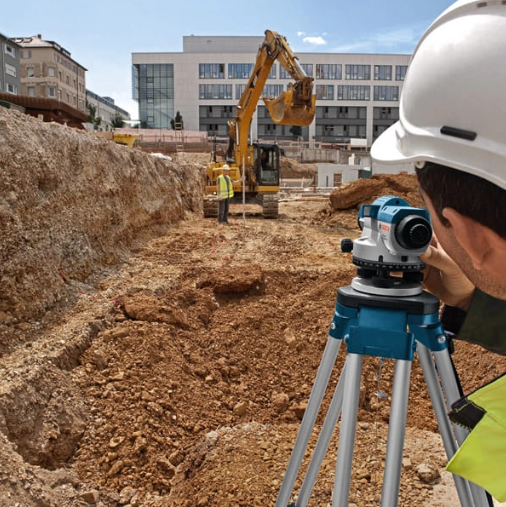 Оптичний нівелір Bosch GOL 26 D Professional в кейсі