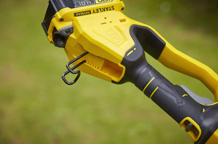 Висоторіз акумуляторний зі штангою STANLEY FATMAX SFMCPS620M1+SFMCPP32B