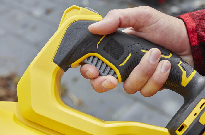 Акумуляторний набір STANLEY FATMAX V20: Самохідна газонокосарка SFMCMWS251 та Потужна повітродувка SFMCBL7